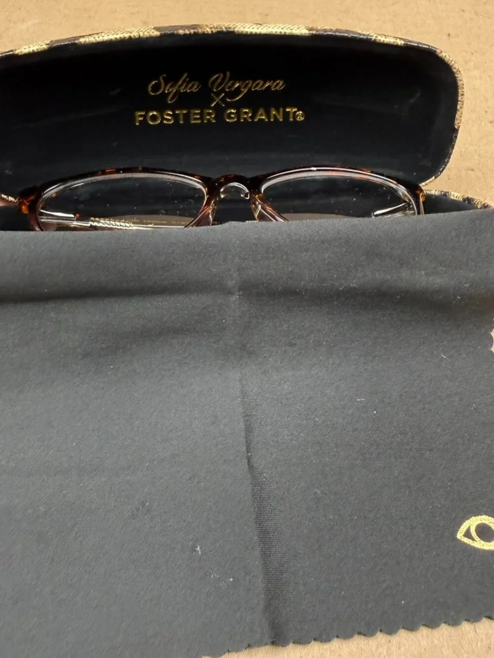 Sofia Vergara x Foster Grant Teresa Reading Glasses +1.75 Tortoise Red Fade